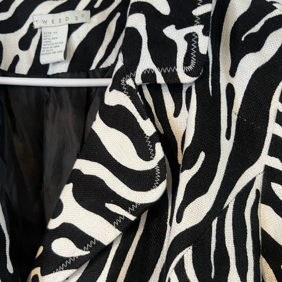 Tweeds Black and White Zebra Print Blazer - Picture 6 of 7